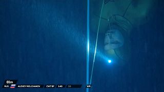 O russo mergulha até aos 118 metros de profundidade em 4min e 38s