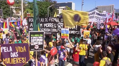 Landesweite Proteste gegen Präsident Bolsonaros Corona-Politik