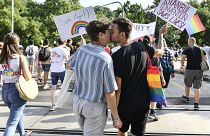 شاهد: مسيرة "فخر المثليين" تجوب شوارع العاصمة المجرية بودابست