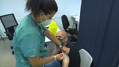 Espanha atinge meta de vacinação contra covid-19