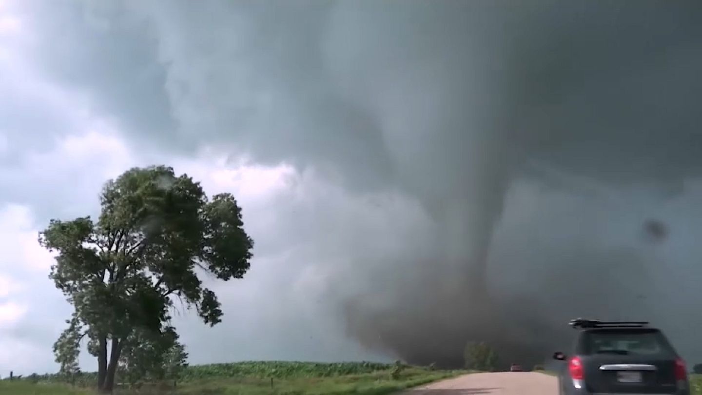 Cazadores de tornados en Estados Unidos, aventureros extremos | Euronews