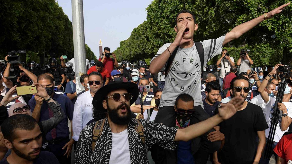 مظاهرات احتجاجية ضد "عنف الشرطة" في شارع الحبيب بورقيبة بالعاصمة تونس، 18 يونيو 2021