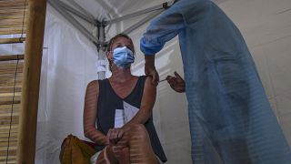 Le couperet est tombé en France pour les employés de la santé non vaccinés