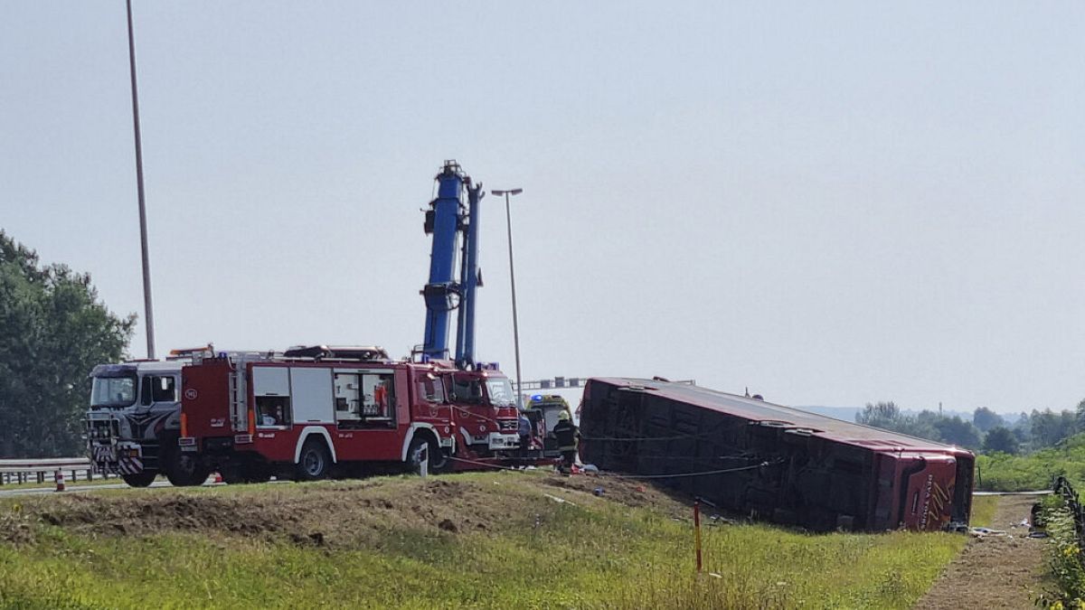 مقتل عشرة أشخاص في حادث اصطدام حافلة غلب النعاس سائقها في كرواتيا