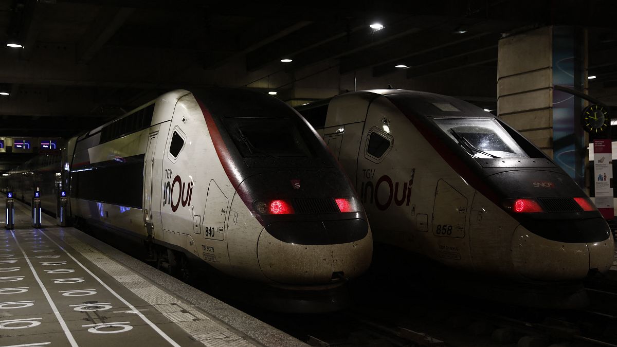 Франция: поезда отменены из-за обвала грунта вблизи Парижа
