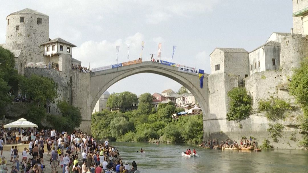 Video. Traditional diving competition from the Old Bridge in Mostar ...