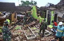 أضرار تسبب بها زلزال ضرب إندونيسيا في نيسان/أبريل الفائت