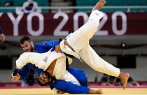 Sudanlı judocu Muhammed Rasul, Cezayirli judocu Fethi Nourine'nin ardından İsrailli judocu Tohar Butbul (beyaz kıyafetli) ile karşılaşmamak için olimpiyatlardan çekildi