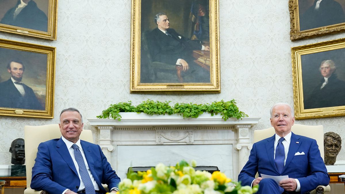 ABD Başkanı Joe Biden'la (sağ) Irak Başbakanı Mustafa Kazımi, Beyaz Saray'da bir araya geldi