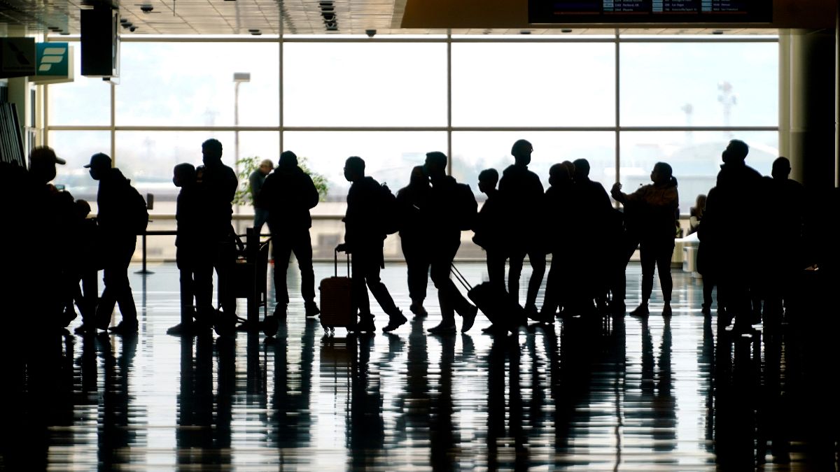 Passageiros no aeroporto de Salt Lake City, nos Estados Unidos
