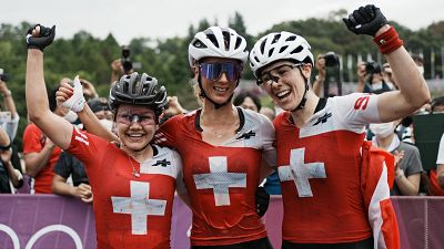 Suíça faz pleno de medalhas em Tóquio no ciclismo feminino