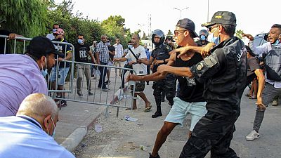 Crise política agrava situação económica na Tunísia