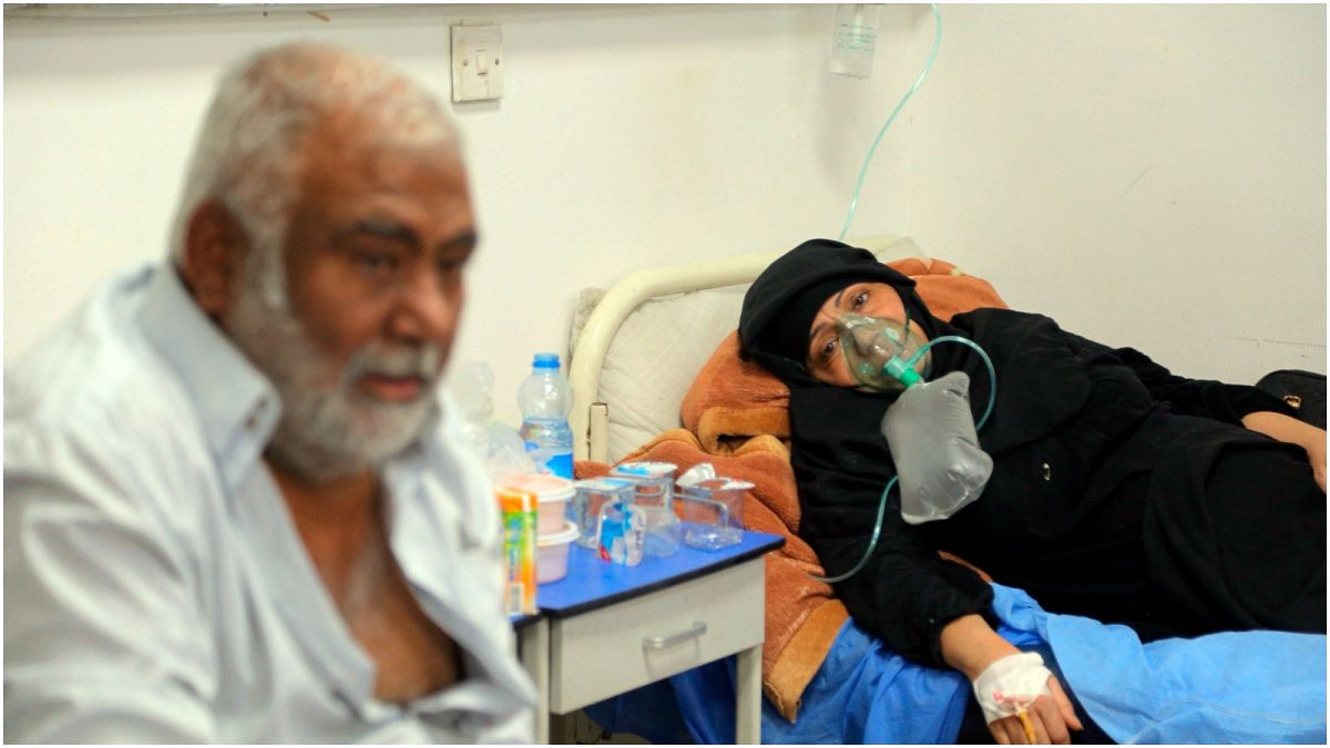 سيدة عراقية مصابة بـ"كوفيد-19" تتلقى العلاج في إحدى مشافي مدينة النجف البلاد 14 تموز/يوليو 2021