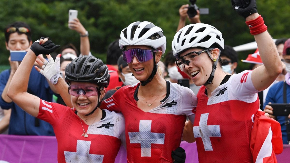 Les suissesses Sina Frei, Jolanda Neff et la Suisse Linda Indergand le 27 juillet 2021.