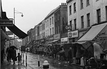 متاجر وأكشاك في شارع  بمدينة  لامبيث، جنوب لندن ، أكتوبر 1967