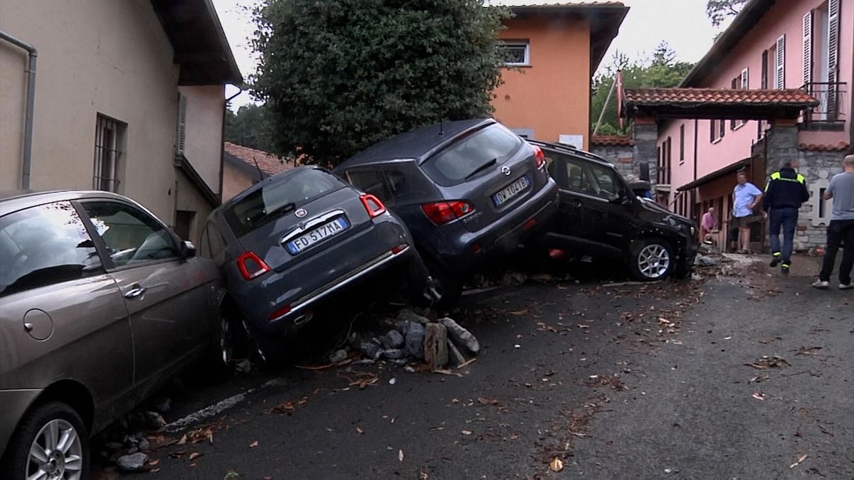Overturned cars in Cernobbio.