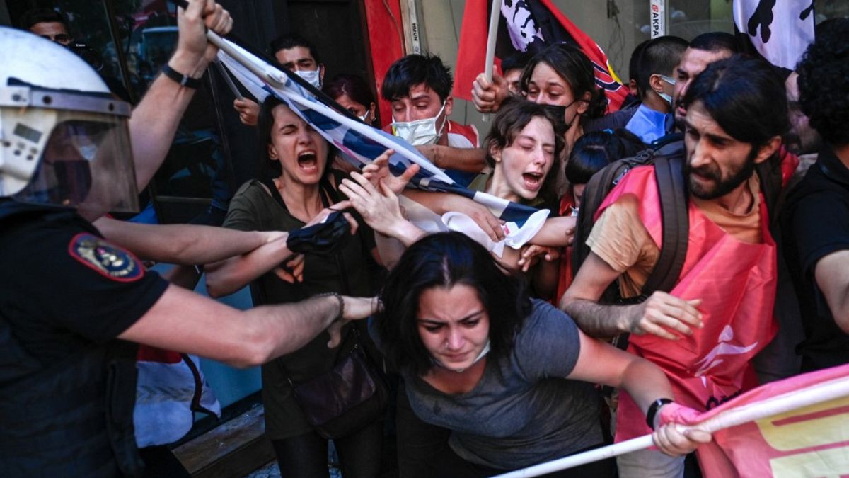 20 Temmuz 2021'de İstanbul'daki protesto gösterilerinde yaşanan polis şiddeti