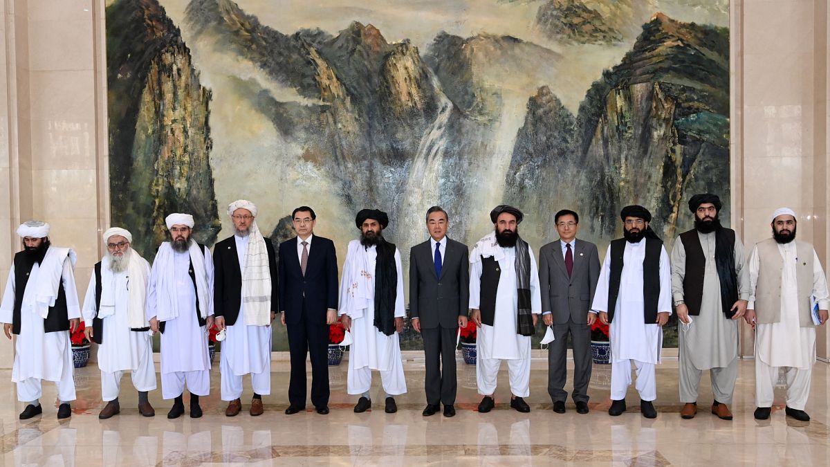 Çin Dışişleri Bakanı Wang Yi, Taliban heyeti ile görüştü