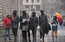 La statua dei Beatles, bella anche sotto la pioggia di Liverpool.