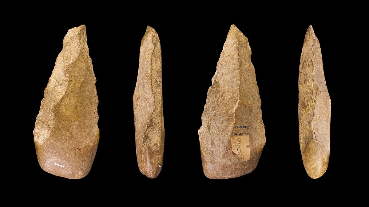  أدوات حجرية تنتمي إلى نفس الفترة الأثرية كالأداة المكتشفة في المغرب في يوليو 2021