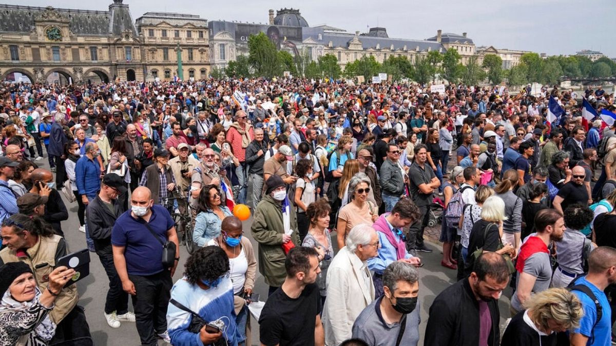 تظاهرات مخالفان استفاده از گواهی بهداشتی در فرانسه