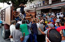 Ellenzéki és kormánybarát tüntetők dulakodnak Havannában