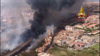 Rauchschwaden über Catania: Landschaftsbrände auf Sizilien