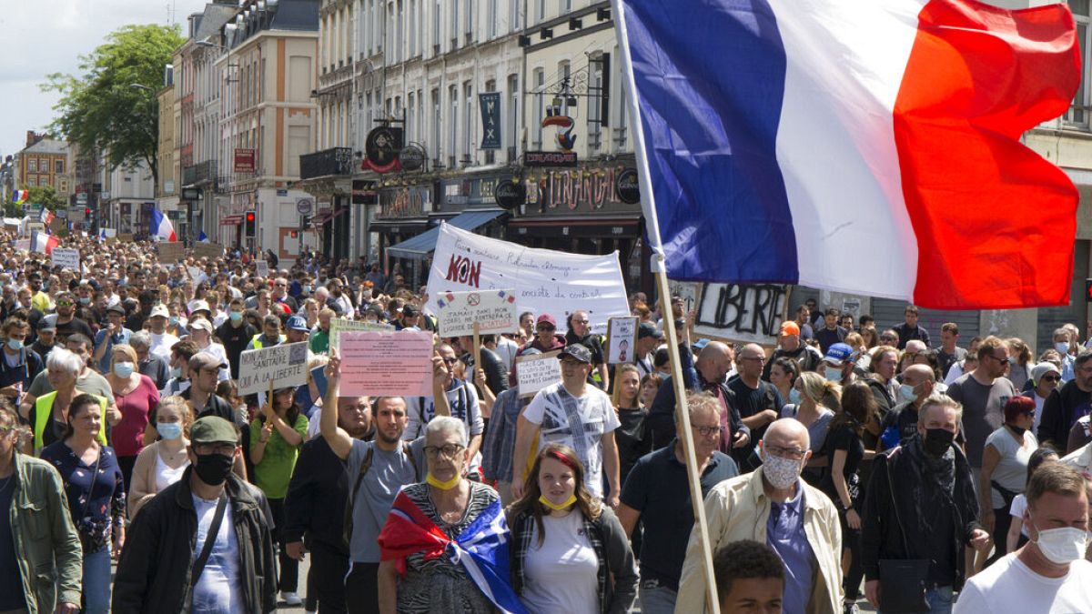 Manifestação em Paris contra novas regras sanitárias