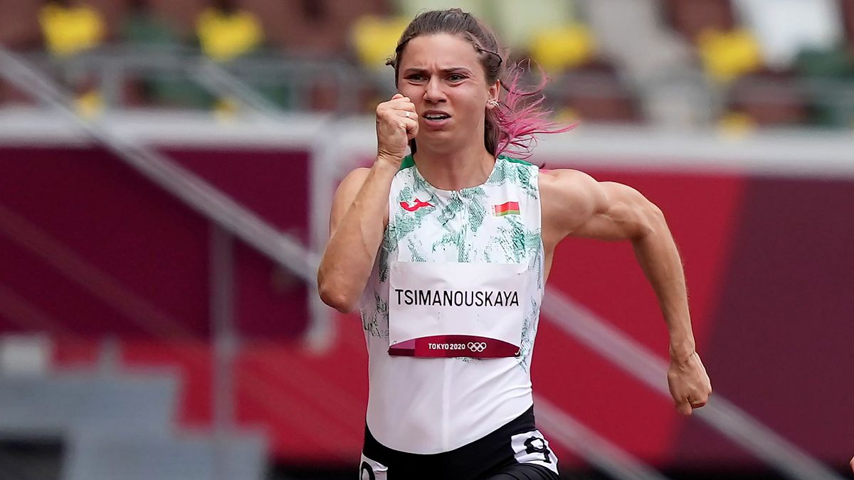 كريستسينا تسيمانوسكايا، من بيلاروس، تجري في سباق 100 متر سيدات في دورة الألعاب الأولمبية طوكيو 2020، الجمعة 30 يوليو 2021