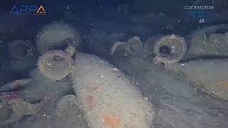 Hallan en Italia un barco romano con decenas de ánforas de hace 2.000 años