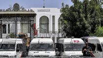 Forces de police déployées devant le parlement tunisien, à Tunis le 31 juillet 2021