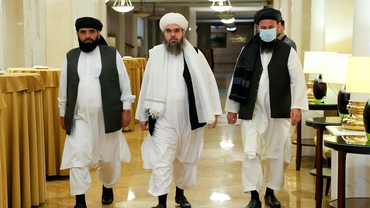 Taliban örgütü liderleri (Soldan sağa, Süheyl Şahin, Mevlevi Şahabuddin Dilawar, Muhammed Naim)