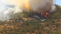 Locals scramble to escape south Turkey wildfires