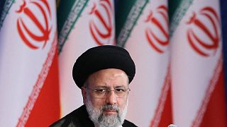 الرئيس الإيراني الجديد إبراهيم رئيسي يلقي كلمة في أول مؤتمر صحفي له في العاصمة طهران، في 21 يونيو 2021.
