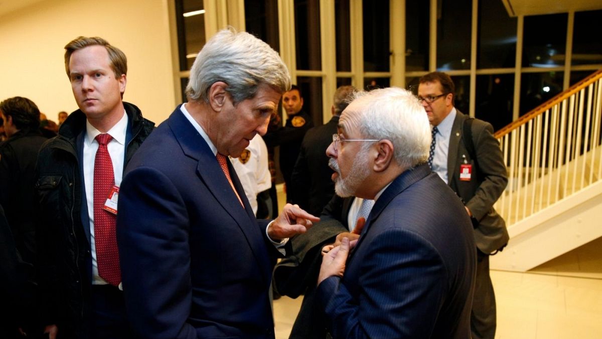 چند زندانی ایرانی و آمریکایی در پی مذاکرات محمد جواد ظریف و جان کری، وزاری خارجه وقت دو کشور مبادله شدند