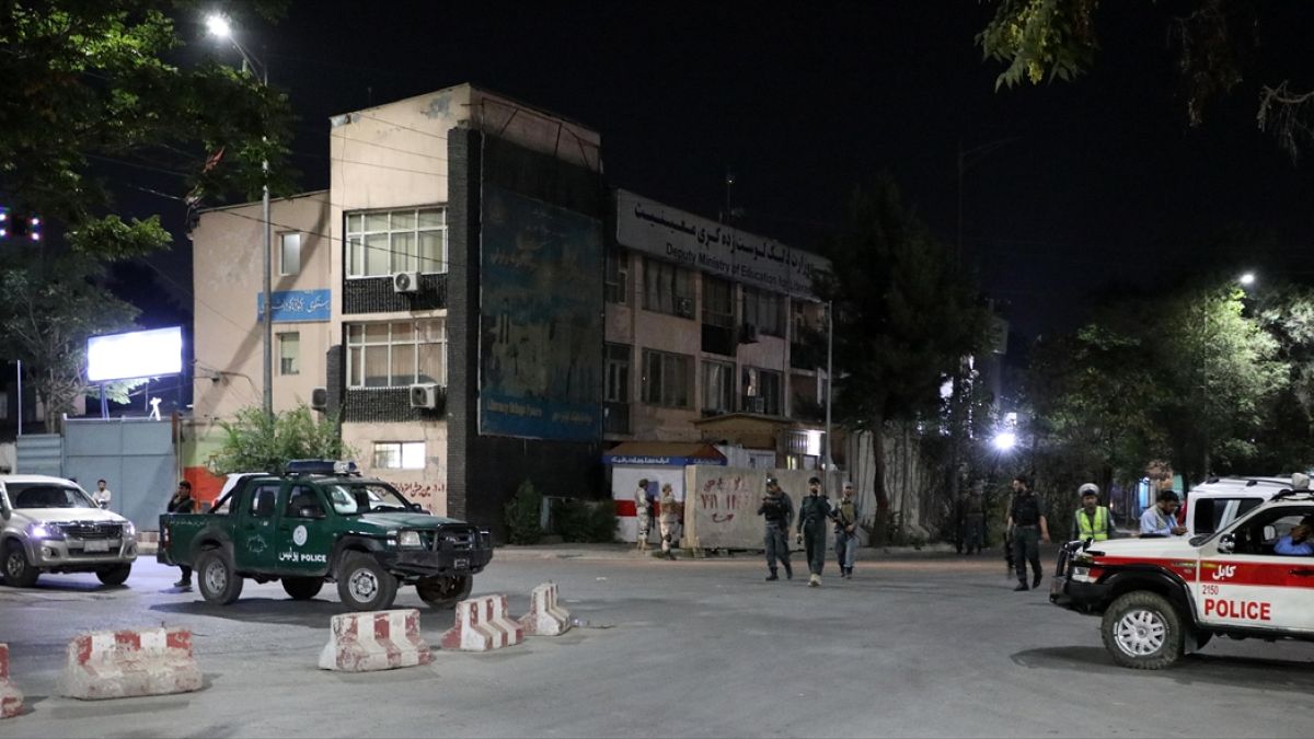 Afganistan Savunma Bakanı'nın evine bomba yüklü araçla saldırı