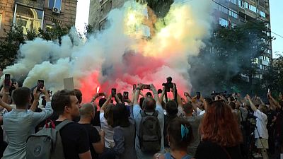 Dezenas protestam em Kiev