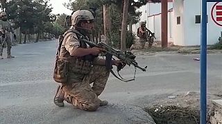 Les forces afghanes tentent d'endiguer une offensive des talibans dans le sud du pays.