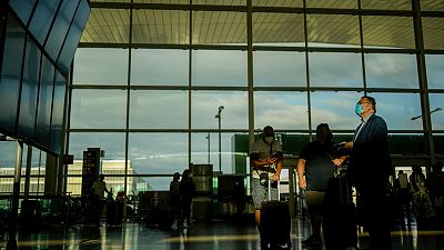 Archives : passagers avant leur embarquement à l'aéroport de Barcelone, le 9 juillet 2021 
