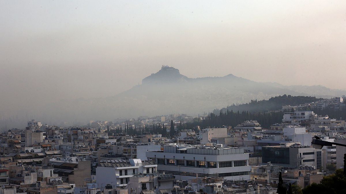 Επιβλαβή σωματίδια στην ατμόσφαιρα της Αθήνας από την πυρκαγιά στην Βαρυμπόμπη