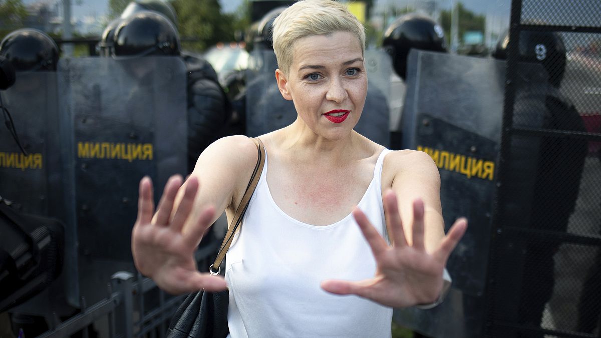 ماريا كوليسنيكوفا، أثناء مظاهرة احتجاجية في مينسك، بيلاروس. 