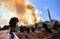 L'incendie proche de la centrale de Kemerkoy en Turquie désormais sous contrôle, le 4 août 2021  