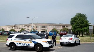 أغلقت الشرطة مدخل البنتاغون بعد تقارير عن إطلاق عدة طلقات نارية، الولايات المتحدة، الثلاثاء 3 أغسطس 2021