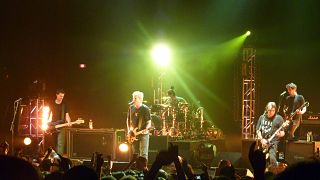 The Offspring, davulcusu Pete Parada ile Covid-19 aşısı olmadığı gerekçesiyle yolları ayırdı 