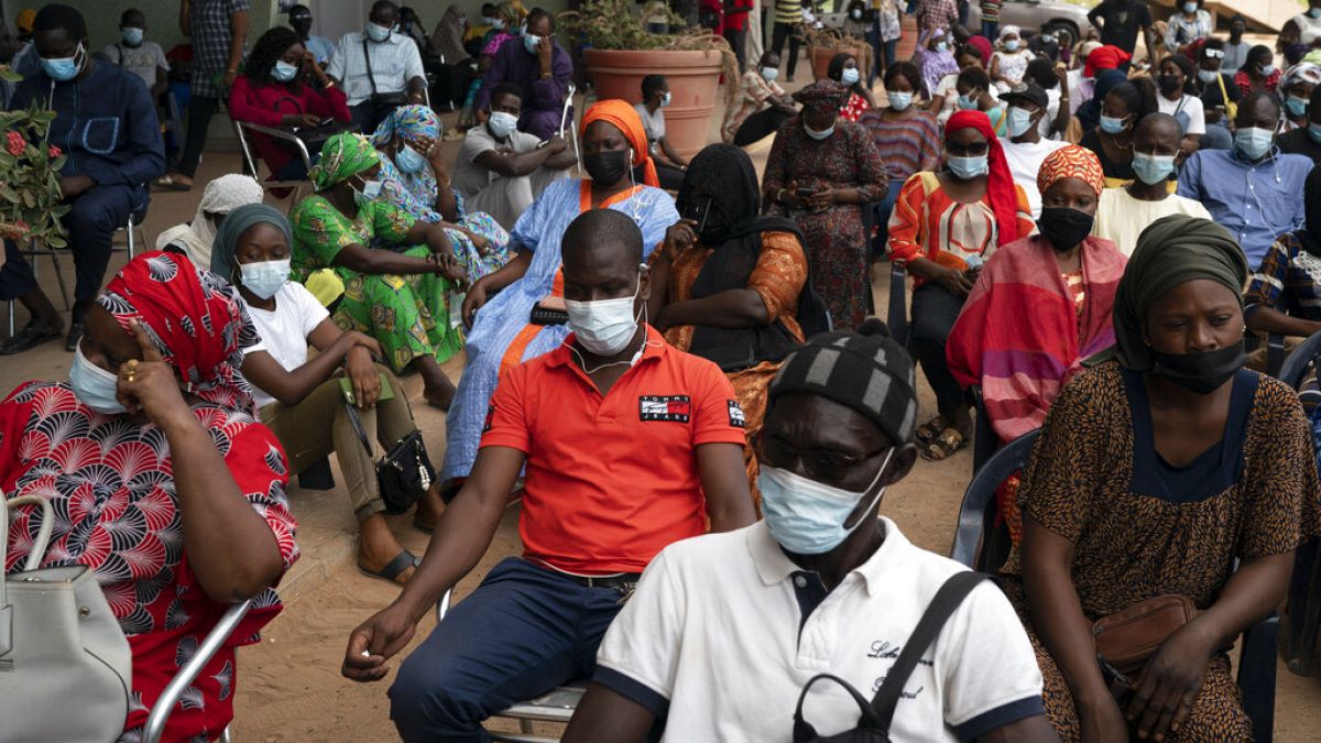Warten auf die Impfung gegen Covid-19 in Dakar