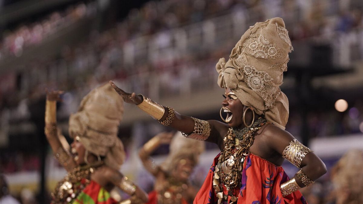 Escolas de samba preparam regresso do Carnaval em 2022
