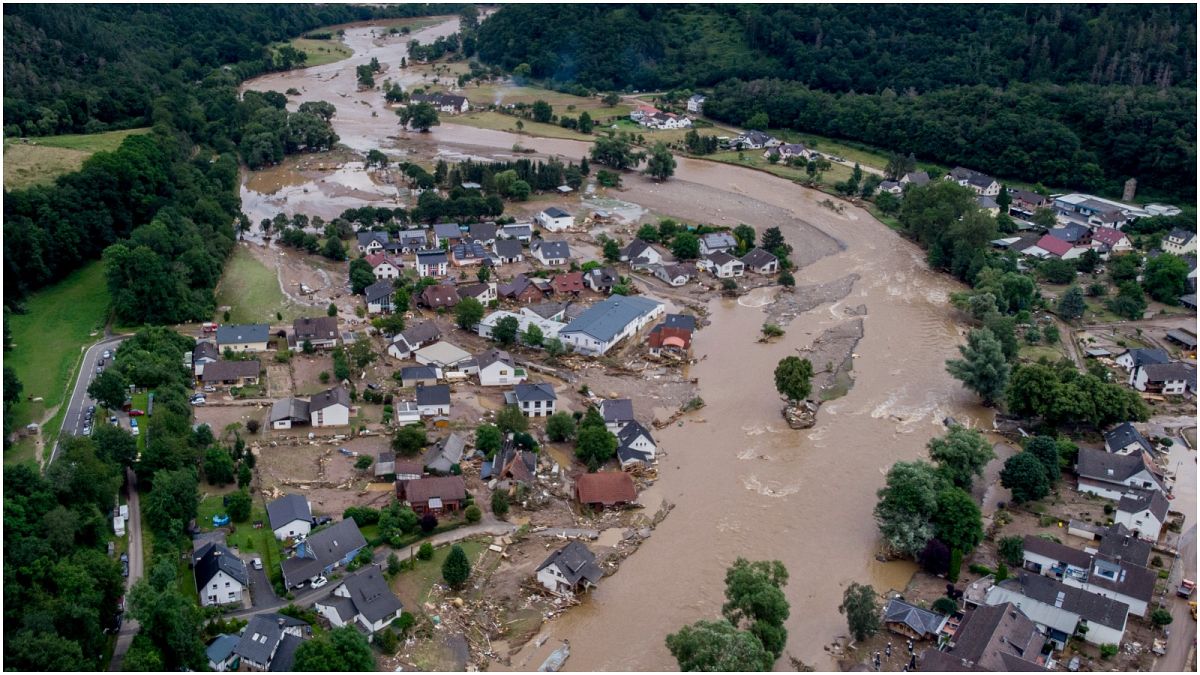 نهر آهر يدمّر المنازل والبنى التحتية أثناء الفيضانات التي ضربت مناطق غرب ألمانيا منتصف شهر تموز/يوليو