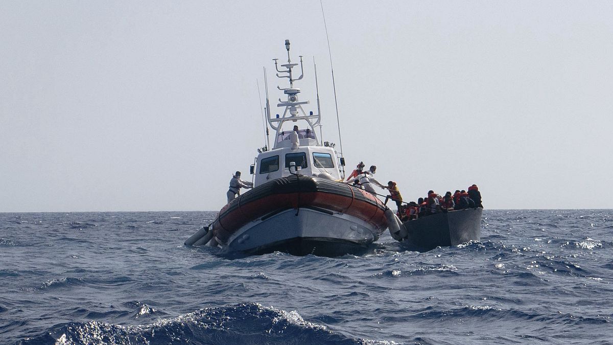 Seenotrettung: Über 800 Migranten können in Sizilien anlegen