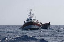 La Sea Watch3 a Trapani con 257 migranti di cui 70 minori