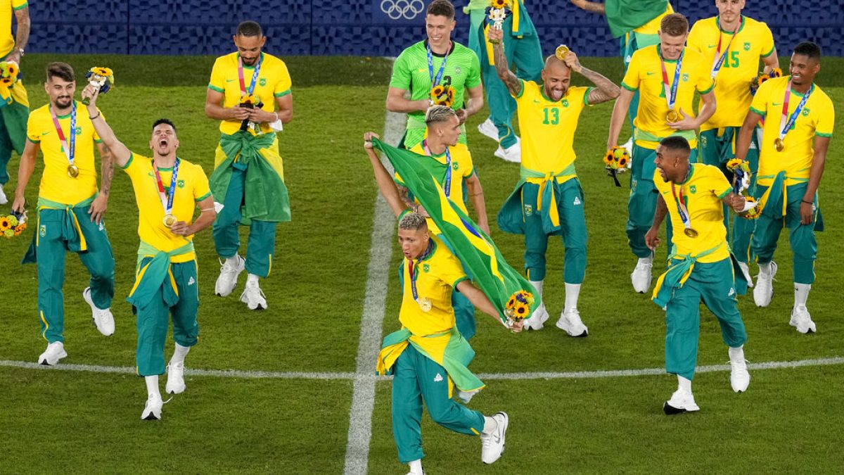 Brasil domina o futebol; França brilha no andebol e voleibol